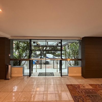 Apartamentos com 77m², 2 quartos (sendo 2 suítes), 1 garagem, no bairro Centro em Florianópolis
