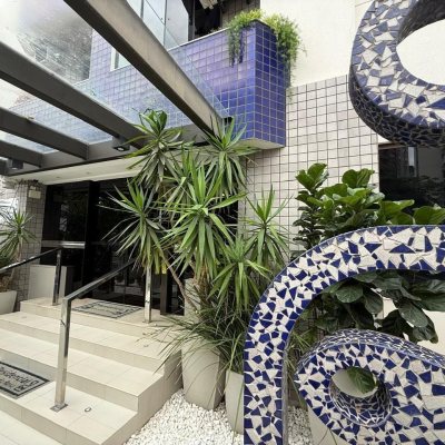 Apartamentos com 77m², 2 quartos (sendo 2 suítes), 1 garagem, no bairro Centro em Florianópolis