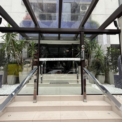 Apartamentos com 77m², 2 quartos (sendo 2 suítes), 1 garagem, no bairro Centro em Florianópolis