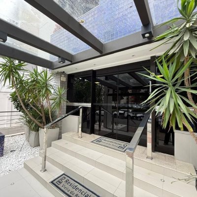 Apartamentos com 77m², 2 quartos (sendo 2 suítes), 1 garagem, no bairro Centro em Florianópolis