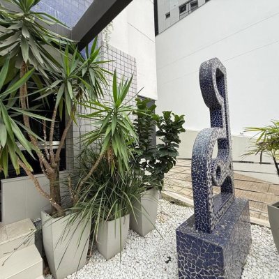 Apartamentos com 77m², 2 quartos (sendo 2 suítes), 1 garagem, no bairro Centro em Florianópolis