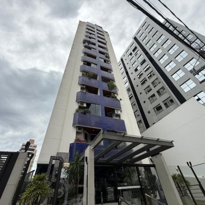 Apartamentos com 77m², 2 quartos (sendo 2 suítes), 1 garagem, no bairro Centro em Florianópolis