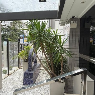 Apartamentos com 77m², 2 quartos (sendo 2 suítes), 1 garagem, no bairro Centro em Florianópolis