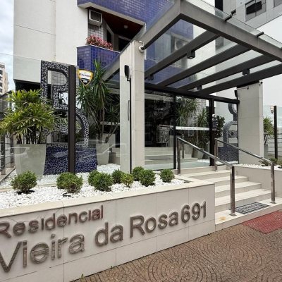 Apartamentos com 77m², 2 quartos (sendo 2 suítes), 1 garagem, no bairro Centro em Florianópolis