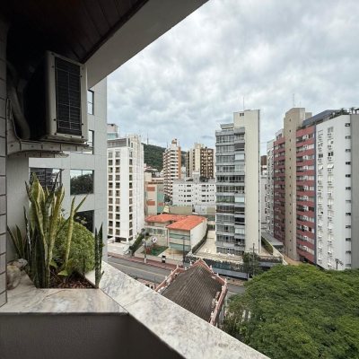 Apartamentos com 77m², 2 quartos (sendo 2 suítes), 1 garagem, no bairro Centro em Florianópolis