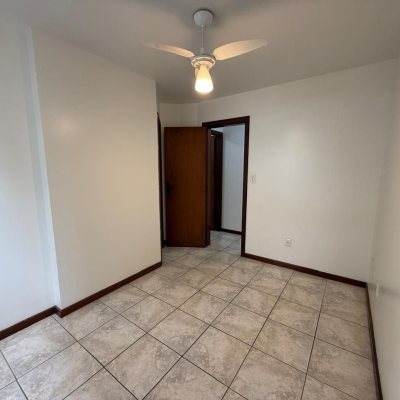 Apartamentos com 77m², 2 quartos (sendo 2 suítes), 1 garagem, no bairro Centro em Florianópolis