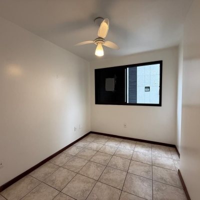 Apartamentos com 77m², 2 quartos (sendo 2 suítes), 1 garagem, no bairro Centro em Florianópolis