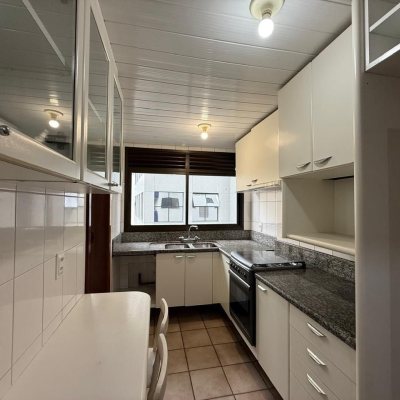 Apartamentos com 77m², 2 quartos (sendo 2 suítes), 1 garagem, no bairro Centro em Florianópolis