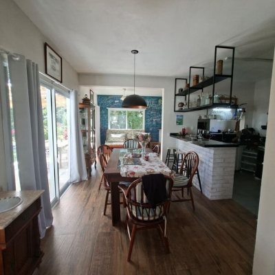 Casa Residencial com 190m², 2 quartos (sendo 2 suítes), 2 garagens, no bairro Ponta Das Canas em Floranópolis