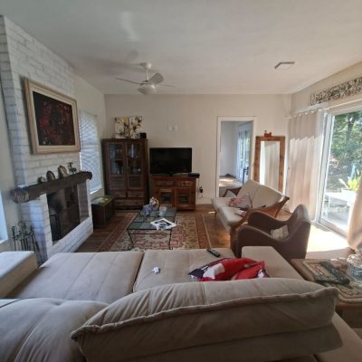 Casa Residencial com 190m², 2 quartos (sendo 2 suítes), 2 garagens, no bairro Ponta Das Canas em Floranópolis