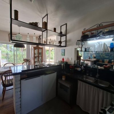 Casa Residencial com 190m², 2 quartos (sendo 2 suítes), 2 garagens, no bairro Ponta Das Canas em Floranópolis