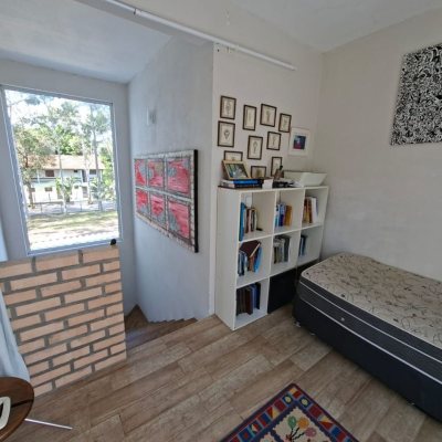 Casa Residencial com 190m², 2 quartos (sendo 2 suítes), 2 garagens, no bairro Ponta Das Canas em Floranópolis
