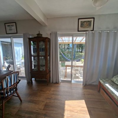 Casa Residencial com 190m², 2 quartos (sendo 2 suítes), 2 garagens, no bairro Ponta Das Canas em Floranópolis