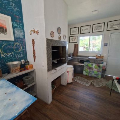 Casa Residencial com 190m², 2 quartos (sendo 2 suítes), 2 garagens, no bairro Ponta Das Canas em Floranópolis