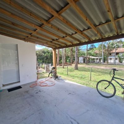 Casa Residencial com 190m², 2 quartos (sendo 2 suítes), 2 garagens, no bairro Ponta Das Canas em Floranópolis