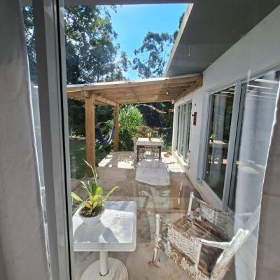 Casa Residencial com 190m², 2 quartos (sendo 2 suítes), 2 garagens, no bairro Ponta Das Canas em Floranópolis
