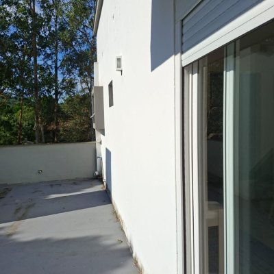 Casa Residencial com 190m², 2 quartos (sendo 2 suítes), 2 garagens, no bairro Ponta Das Canas em Floranópolis