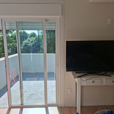 Casa Residencial com 190m², 2 quartos (sendo 2 suítes), 2 garagens, no bairro Ponta Das Canas em Floranópolis