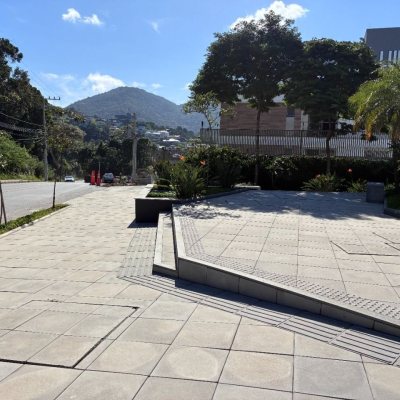 Apartamentos com 76m², 2 quartos (sendo 1 suíte), 1 garagem, no bairro Cacupé em Florianópolis