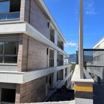Apartamentos com 76m², 2 quartos (sendo 1 suíte), 1 garagem, no bairro Cacupé em Florianópolis