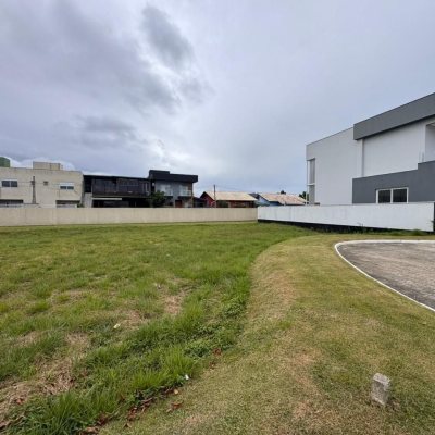 Terrenos Residenciais com 399m², no bairro Campeche em Florianópolis