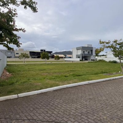 Terrenos Residenciais com 385m², no bairro Campeche em Floranópolis