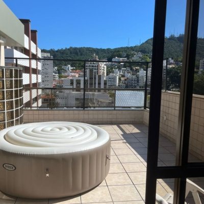 Cobertura com 327m², 5 quartos (sendo 2 suítes), 3 garagens, no bairro Trindade em Florianópolis