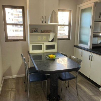 Cobertura com 327m², 5 quartos (sendo 2 suítes), 3 garagens, no bairro Trindade em Florianópolis