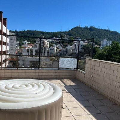 Cobertura com 327m², 5 quartos (sendo 2 suítes), 3 garagens, no bairro Trindade em Florianópolis