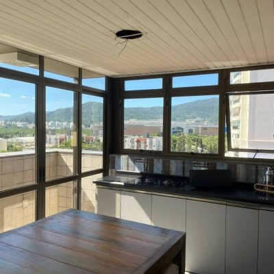 Cobertura com 327m², 5 quartos (sendo 2 suítes), 3 garagens, no bairro Trindade em Florianópolis