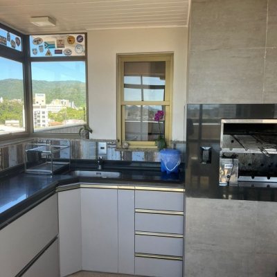 Cobertura com 327m², 5 quartos (sendo 2 suítes), 3 garagens, no bairro Trindade em Florianópolis