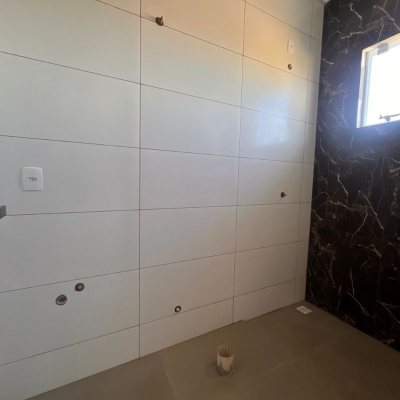 Sobrado Residencial com 108m², 3 quartos (sendo 1 suíte), 2 garagens, no bairro São João Do Rio Vermelho em Florianópolis