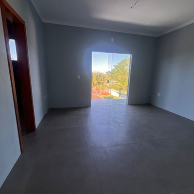Sobrado Residencial com 108m², 3 quartos (sendo 1 suíte), 2 garagens, no bairro São João Do Rio Vermelho em Florianópolis
