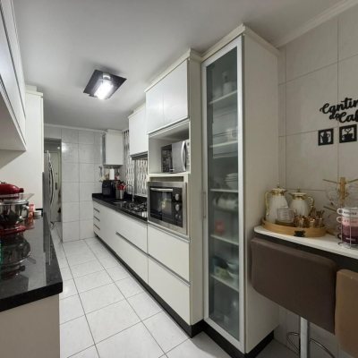 Apartamentos com 106m², 3 quartos (sendo 1 suíte), 1 garagem, no bairro Centro em Florianópolis