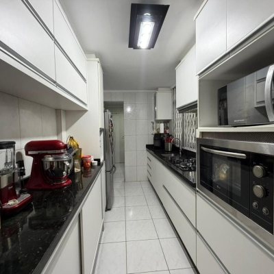 Apartamentos com 106m², 3 quartos (sendo 1 suíte), 1 garagem, no bairro Centro em Florianópolis