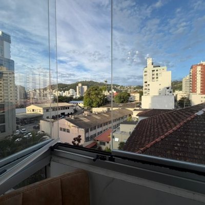 Apartamentos com 106m², 3 quartos (sendo 1 suíte), 1 garagem, no bairro Centro em Florianópolis