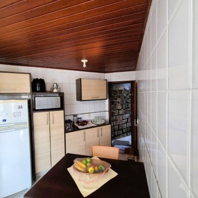 Casa Residencial com 230m², 4 quartos (sendo 2 suítes), 2 garagens, no bairro Agronômica em Florianópolis