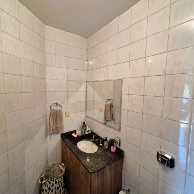 Casa Residencial com 230m², 4 quartos (sendo 2 suítes), 2 garagens, no bairro Agronômica em Florianópolis