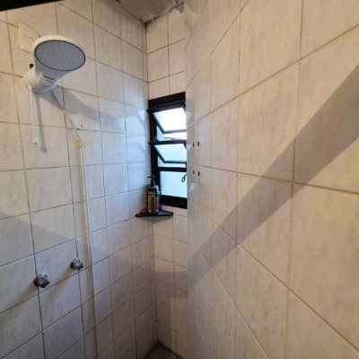 Casa Residencial com 230m², 4 quartos (sendo 2 suítes), 2 garagens, no bairro Agronômica em Florianópolis