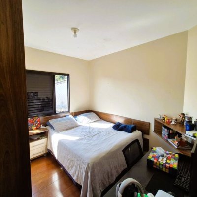Casa Residencial com 230m², 4 quartos (sendo 2 suítes), 2 garagens, no bairro Agronômica em Florianópolis