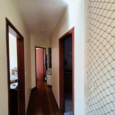 Casa Residencial com 230m², 4 quartos (sendo 2 suítes), 2 garagens, no bairro Agronômica em Florianópolis
