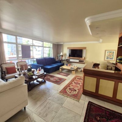 Apartamentos com 224m², 4 quartos (sendo 2 suítes), 2 garagens, no bairro Centro em Florianópolis