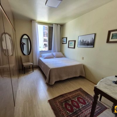 Apartamentos com 224m², 4 quartos (sendo 2 suítes), 2 garagens, no bairro Centro em Florianópolis