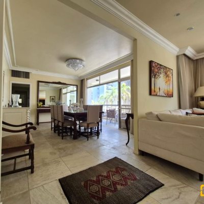 Apartamentos com 224m², 4 quartos (sendo 2 suítes), 2 garagens, no bairro Centro em Florianópolis