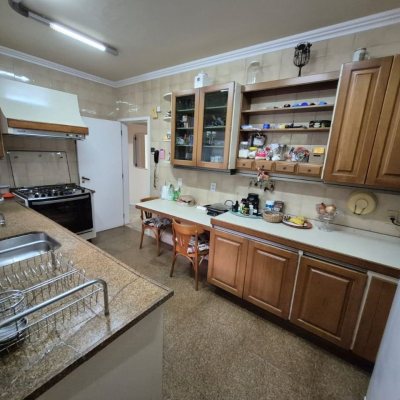 Apartamentos com 224m², 4 quartos (sendo 2 suítes), 2 garagens, no bairro Centro em Florianópolis