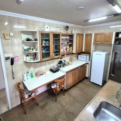 Apartamentos com 224m², 4 quartos (sendo 2 suítes), 2 garagens, no bairro Centro em Florianópolis