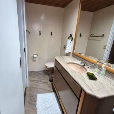 Apartamentos com 224m², 4 quartos (sendo 2 suítes), 2 garagens, no bairro Centro em Florianópolis