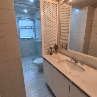 Apartamentos com 224m², 4 quartos (sendo 2 suítes), 2 garagens, no bairro Centro em Florianópolis