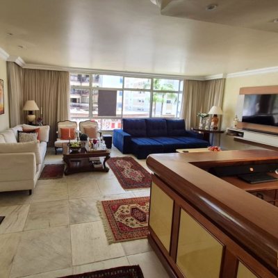 Apartamentos com 224m², 4 quartos (sendo 2 suítes), 2 garagens, no bairro Centro em Florianópolis