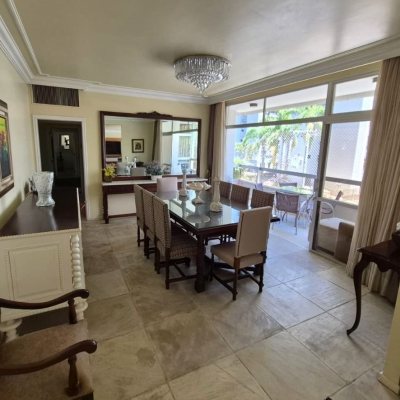 Apartamentos com 224m², 4 quartos (sendo 2 suítes), 2 garagens, no bairro Centro em Florianópolis